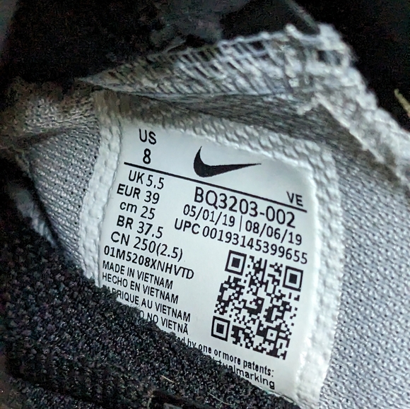 Nike Zoom Gravity running sneakers EUC Women's 8 black white lightweight current - Picture 7 of 10